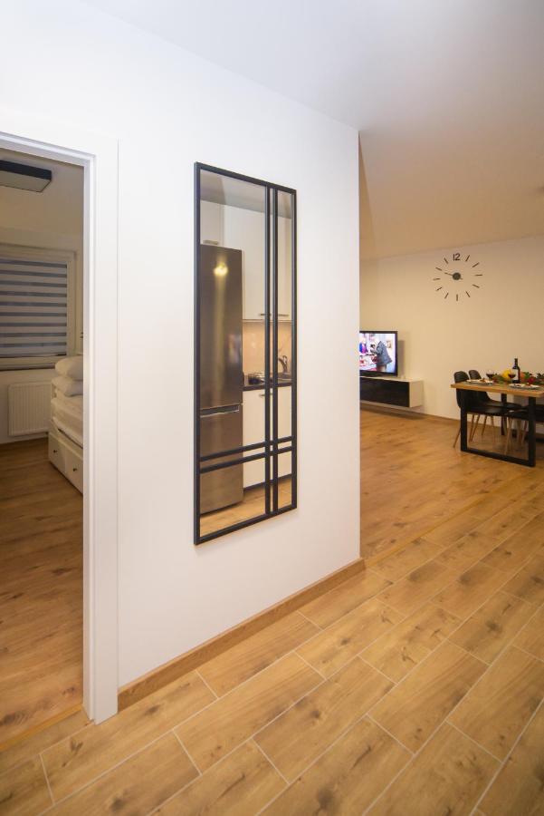 Maya's Flats & 49 - Spacious 3 In Szafarnia Apartment *
