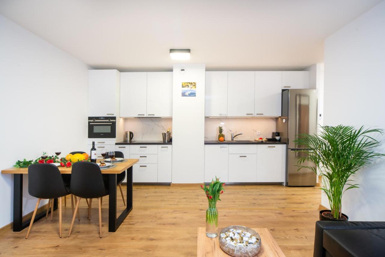 Maya's Flats & 49 - Spacious 3 In Szafarnia Apartment Gdansk