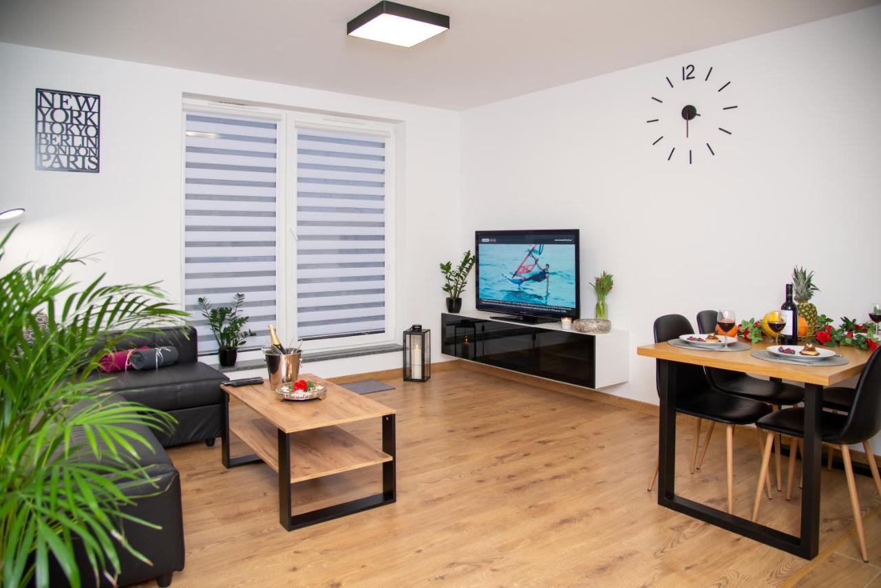 Apartamento Maya's Flats & 49 - Spacious 3 In Szafarnia